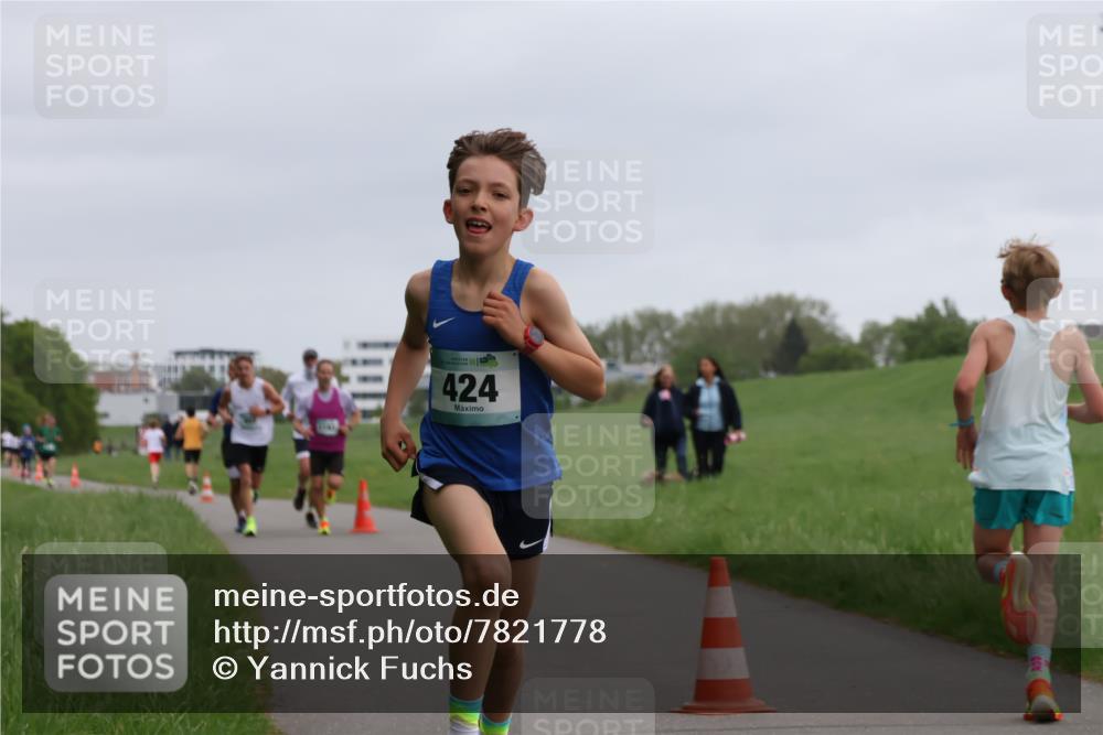 04.05.2025 - 8. Wedeler Halbmarathon Yannick Fuchs http://msf.ph/oto/7821778 04.05.2025 11:10:18 Laufen 424 meine-sportfotos.de