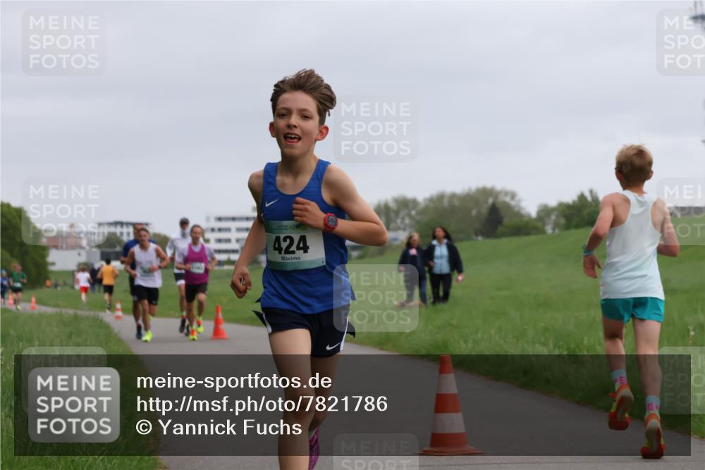 04.05.2025 - 8. Wedeler Halbmarathon Yannick Fuchs http://msf.ph/oto/7821786 04.05.2025 11:10:18 Laufen 424 meine-sportfotos.de