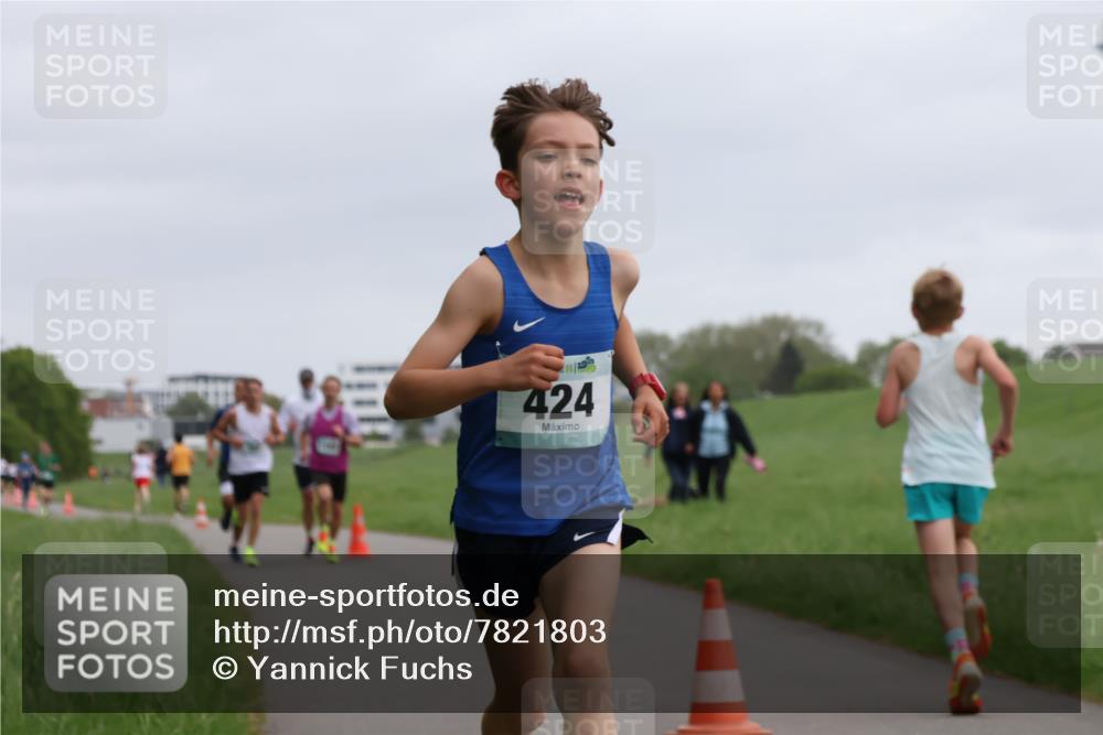 04.05.2025 - 8. Wedeler Halbmarathon Yannick Fuchs http://msf.ph/oto/7821803 04.05.2025 11:10:19 Laufen 424 meine-sportfotos.de