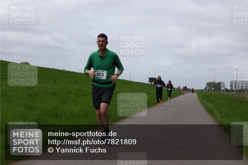04.05.2025 - 8. Wedeler Halbmarathon Yannick Fuchs http://msf.ph/oto/7821809 04.05.2025 11:51:36 Laufen 673 meine-sportfotos.de