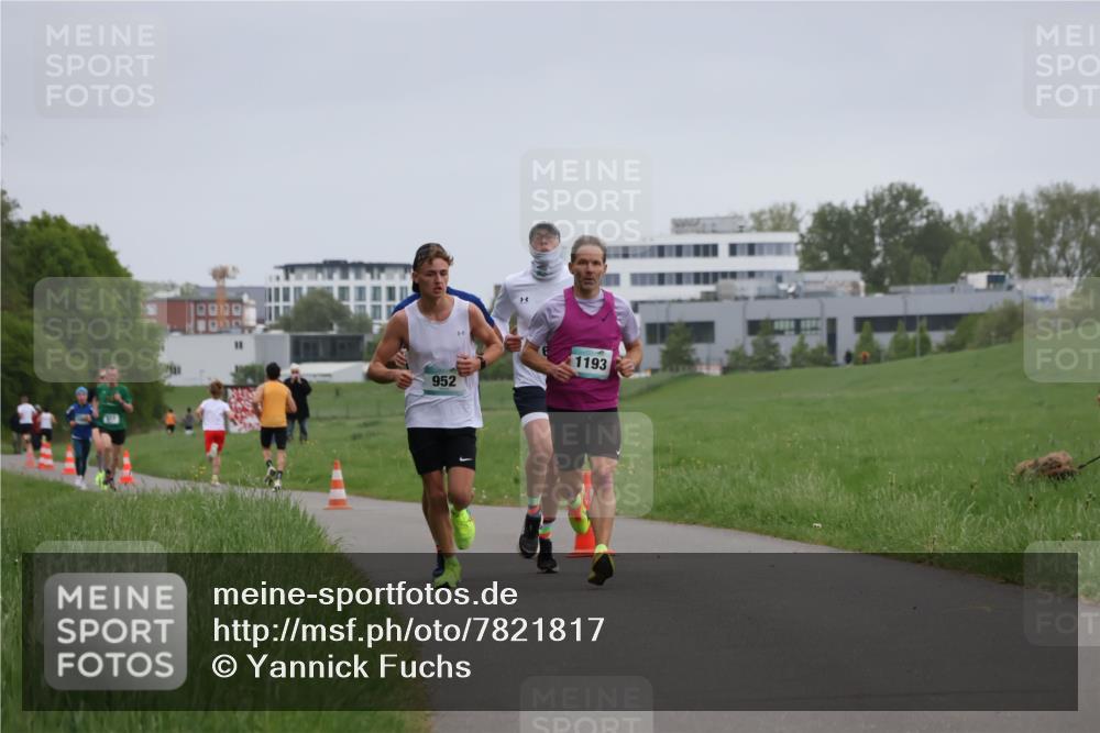 04.05.2025 - 8. Wedeler Halbmarathon Yannick Fuchs http://msf.ph/oto/7821817 04.05.2025 11:10:20 Laufen 952, 1193 meine-sportfotos.de