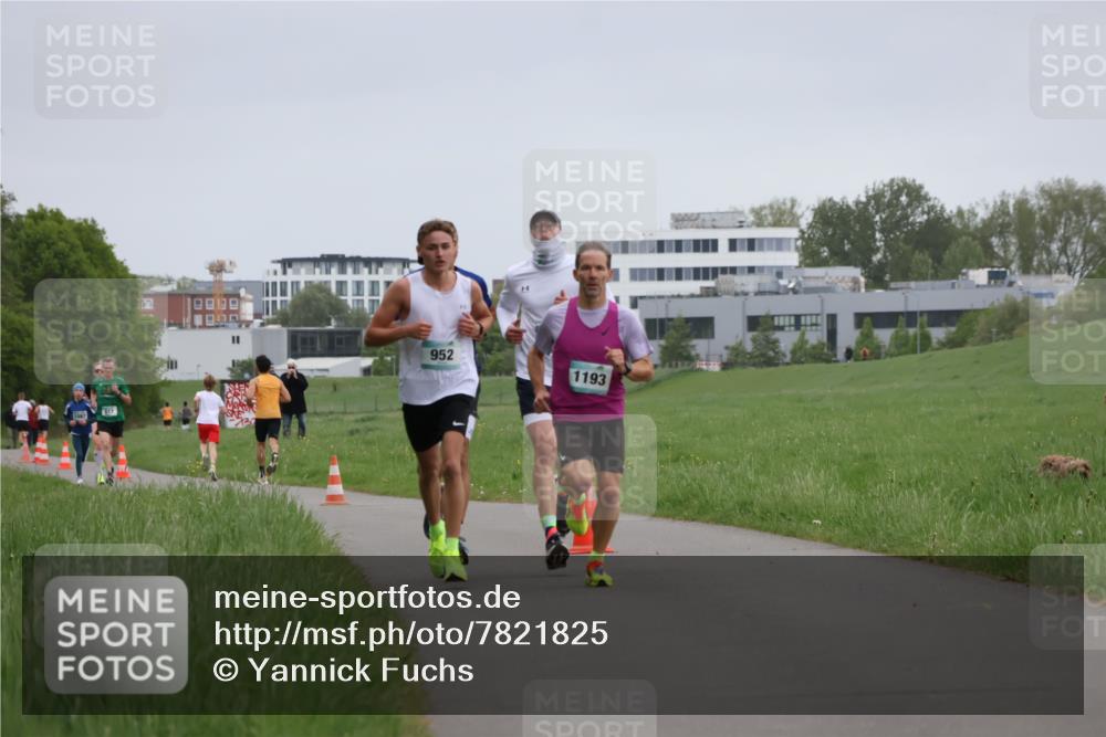 04.05.2025 - 8. Wedeler Halbmarathon Yannick Fuchs http://msf.ph/oto/7821825 04.05.2025 11:10:20 Laufen 952, 1193 meine-sportfotos.de