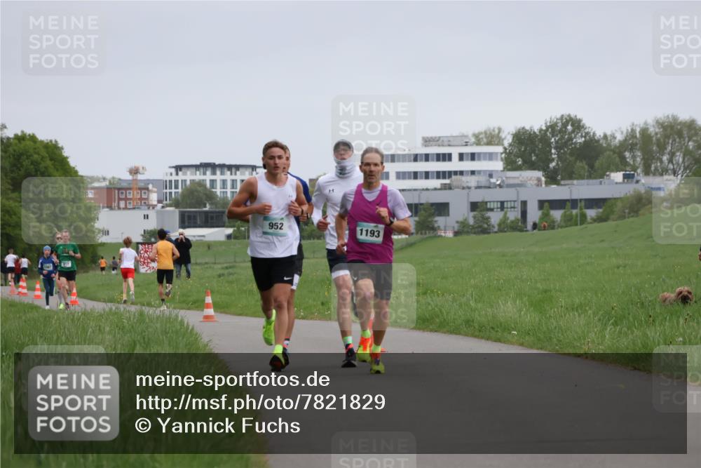 04.05.2025 - 8. Wedeler Halbmarathon Yannick Fuchs http://msf.ph/oto/7821829 04.05.2025 11:10:20 Laufen 952, 1193 meine-sportfotos.de