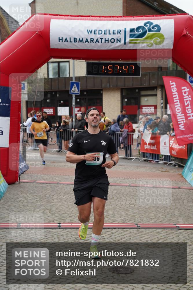 04.05.2025 - 8. Wedeler Halbmarathon Felixshl http://msf.ph/oto/7821832 04.05.2025 11:57:45 Ziel 251, 606, 671 meine-sportfotos.de