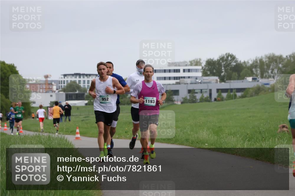 04.05.2025 - 8. Wedeler Halbmarathon Yannick Fuchs http://msf.ph/oto/7821861 04.05.2025 11:10:20 Laufen 952, 1193 meine-sportfotos.de