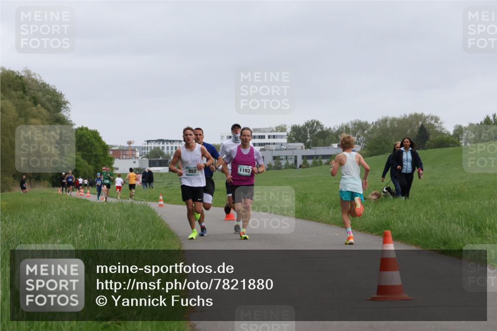 04.05.2025 - 8. Wedeler Halbmarathon Yannick Fuchs http://msf.ph/oto/7821880 04.05.2025 11:10:21 Laufen 1193, 952 meine-sportfotos.de