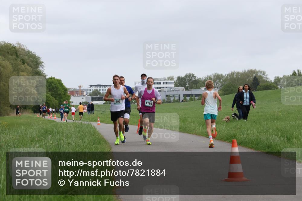 04.05.2025 - 8. Wedeler Halbmarathon Yannick Fuchs http://msf.ph/oto/7821884 04.05.2025 11:10:21 Laufen 952, 1193 meine-sportfotos.de