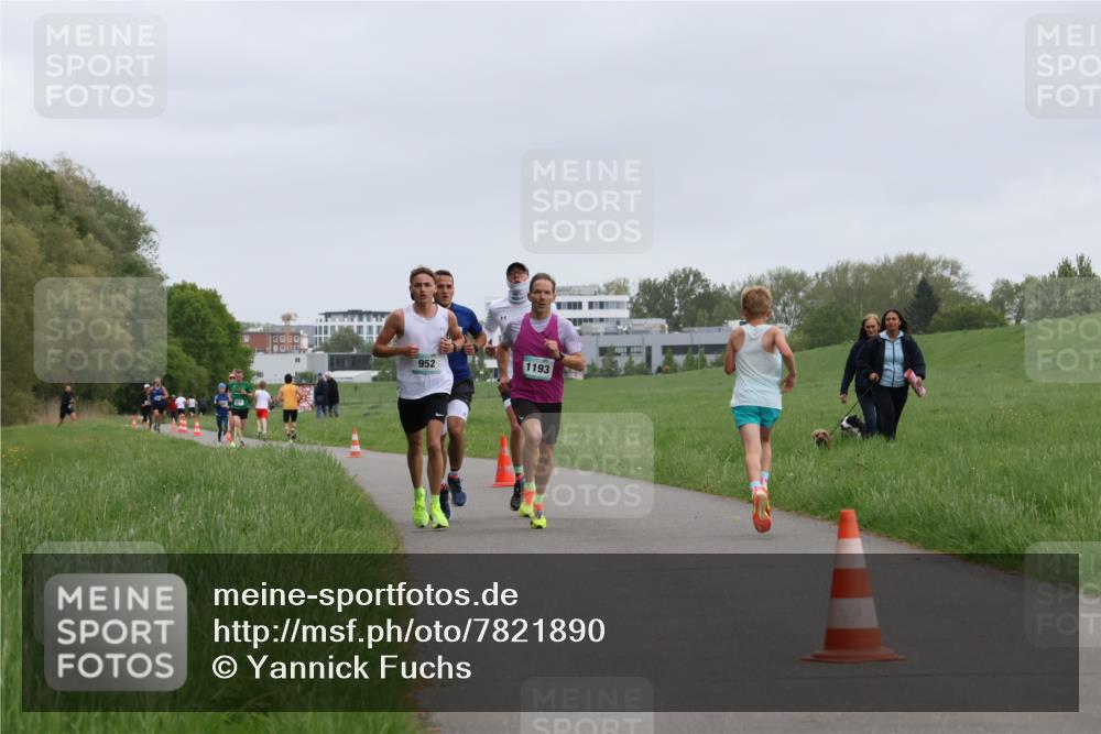 04.05.2025 - 8. Wedeler Halbmarathon Yannick Fuchs http://msf.ph/oto/7821890 04.05.2025 11:10:21 Laufen 952, 1193 meine-sportfotos.de