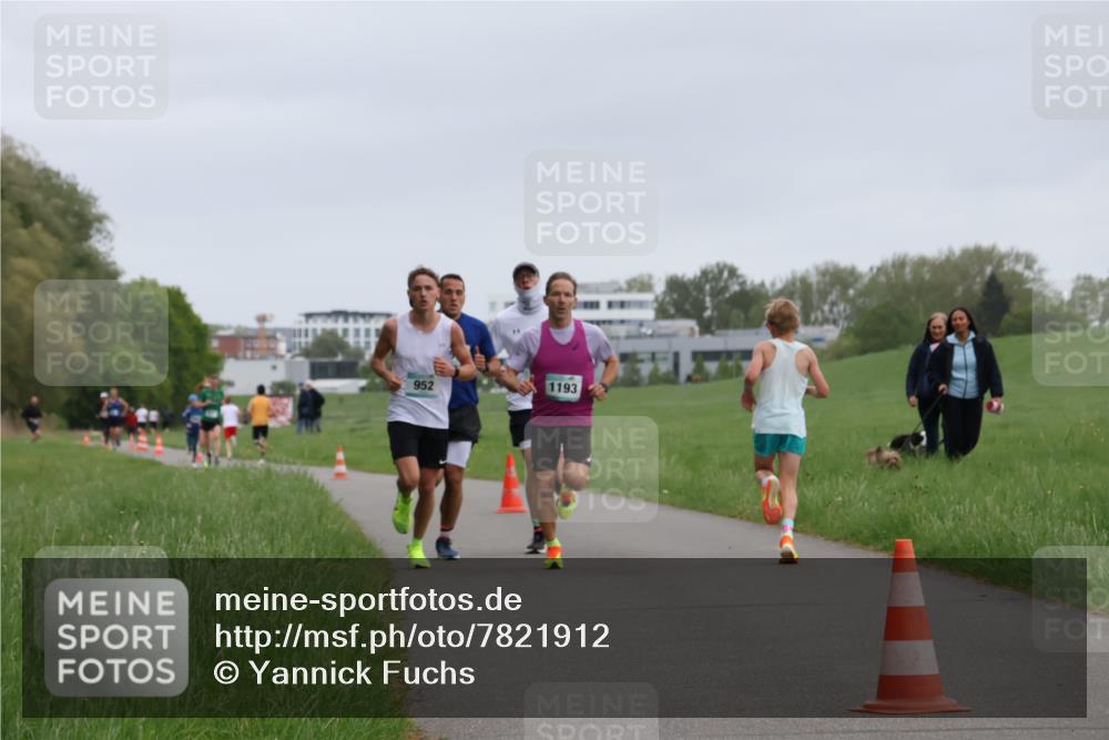 04.05.2025 - 8. Wedeler Halbmarathon Yannick Fuchs http://msf.ph/oto/7821912 04.05.2025 11:10:22 Laufen 952, 1193 meine-sportfotos.de