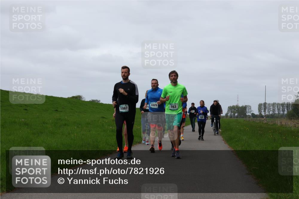 04.05.2025 - 8. Wedeler Halbmarathon Yannick Fuchs http://msf.ph/oto/7821926 04.05.2025 11:29:05 Laufen 1067, 1025, 163, 12, 298 meine-sportfotos.de