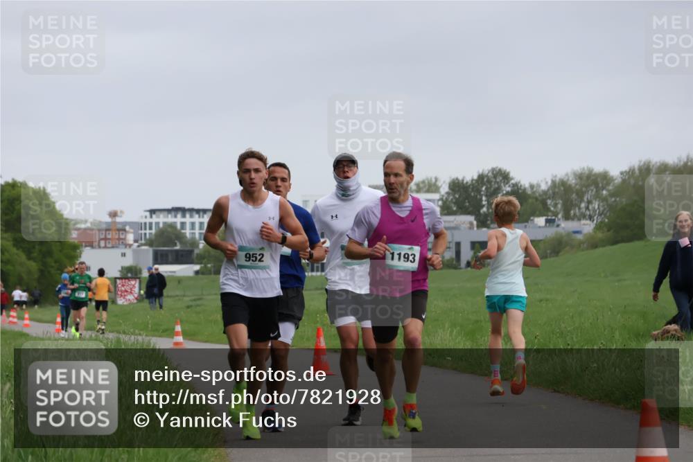04.05.2025 - 8. Wedeler Halbmarathon Yannick Fuchs http://msf.ph/oto/7821928 04.05.2025 11:10:22 Laufen 952, 1193 meine-sportfotos.de