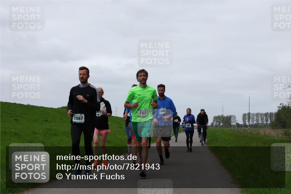 04.05.2025 - 8. Wedeler Halbmarathon Yannick Fuchs http://msf.ph/oto/7821943 04.05.2025 11:29:06 Laufen 1067, 163, 1066, 298 meine-sportfotos.de