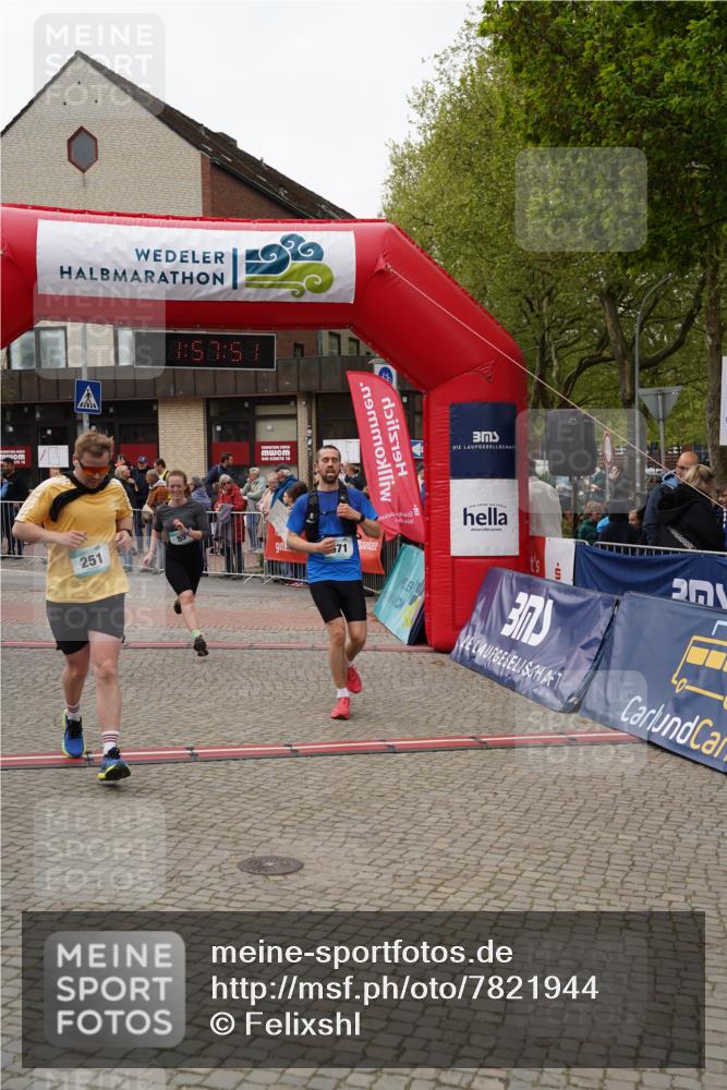 04.05.2025 - 8. Wedeler Halbmarathon Felixshl http://msf.ph/oto/7821944 04.05.2025 11:57:49 Ziel 55, 251, 606, 671 meine-sportfotos.de