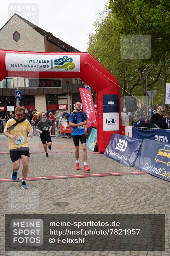 04.05.2025 - 8. Wedeler Halbmarathon Felixshl http://msf.ph/oto/7821957 04.05.2025 11:57:49 Ziel 55, 251, 606, 671 meine-sportfotos.de