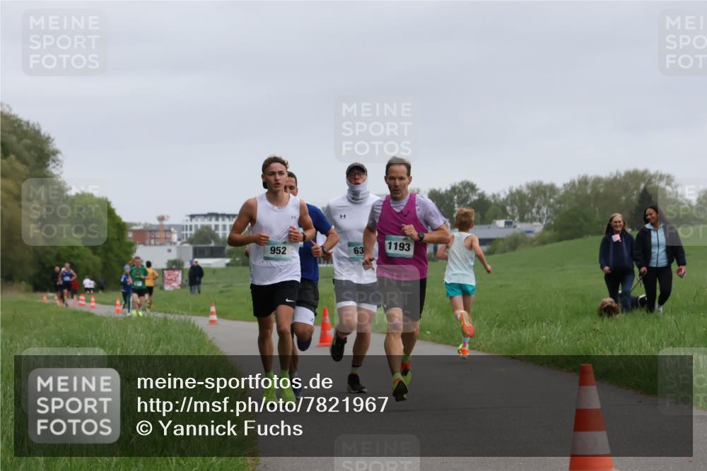 04.05.2025 - 8. Wedeler Halbmarathon Yannick Fuchs http://msf.ph/oto/7821967 04.05.2025 11:10:23 Laufen 952, 63, 1193 meine-sportfotos.de
