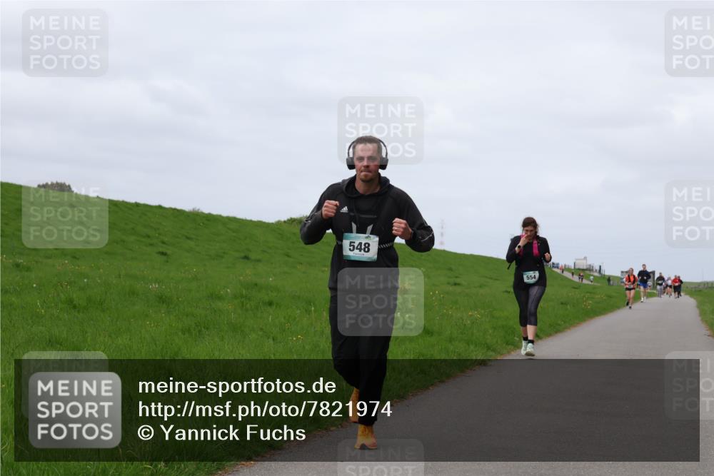 04.05.2025 - 8. Wedeler Halbmarathon Yannick Fuchs http://msf.ph/oto/7821974 04.05.2025 11:51:43 Laufen 548, 554 meine-sportfotos.de