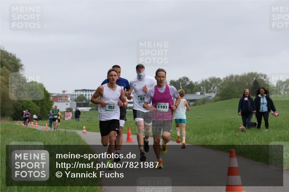 04.05.2025 - 8. Wedeler Halbmarathon Yannick Fuchs http://msf.ph/oto/7821987 04.05.2025 11:10:23 Laufen 952, 63, 1193 meine-sportfotos.de