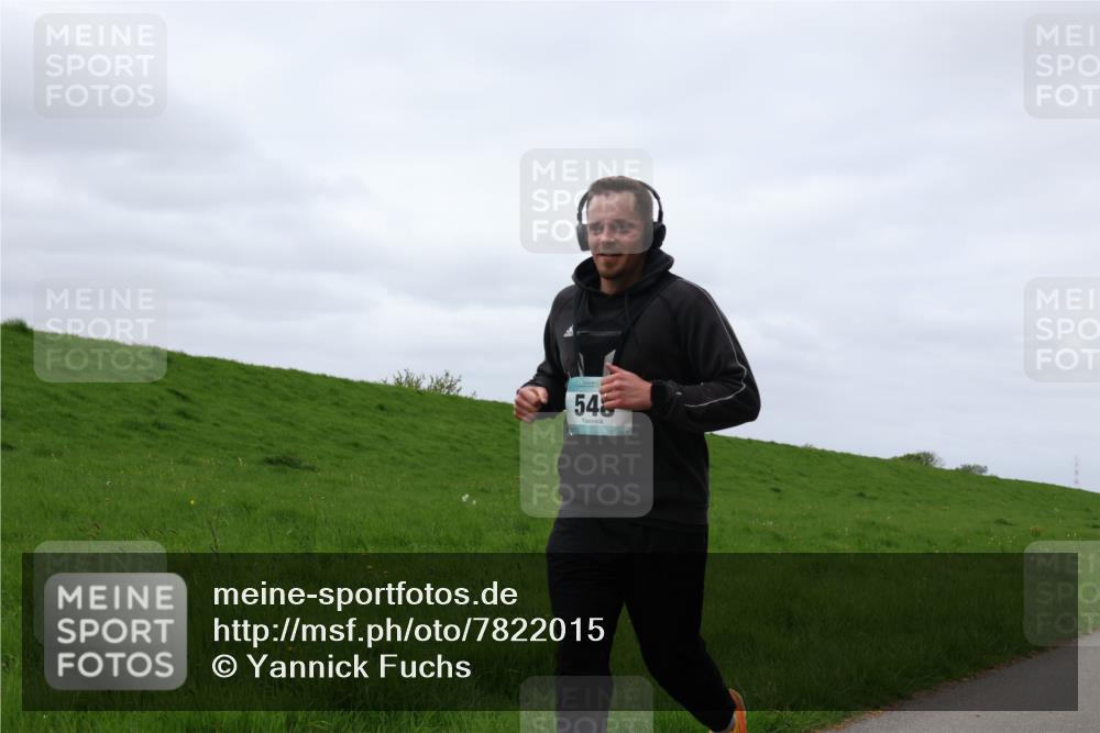 04.05.2025 - 8. Wedeler Halbmarathon Yannick Fuchs http://msf.ph/oto/7822015 04.05.2025 11:51:44 Laufen 54 meine-sportfotos.de