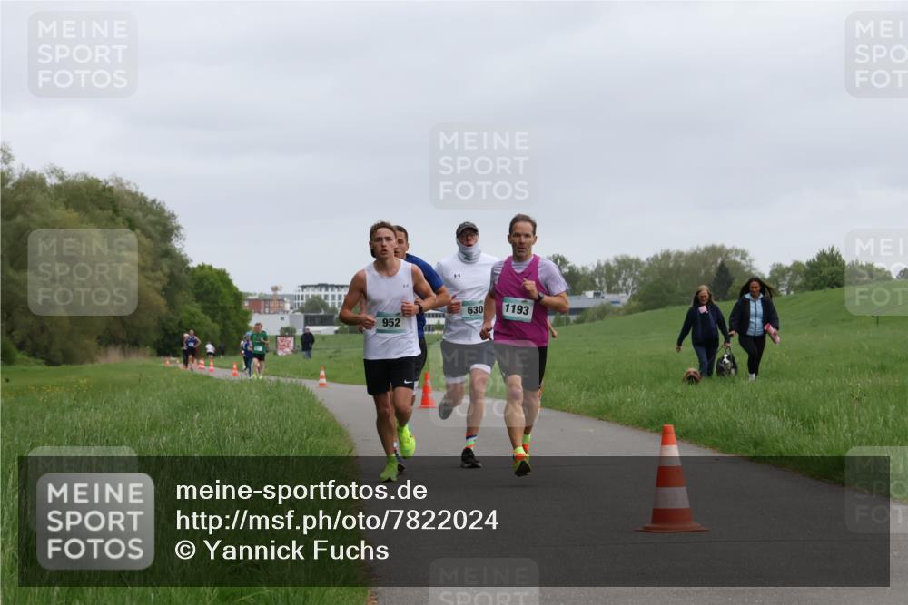 04.05.2025 - 8. Wedeler Halbmarathon Yannick Fuchs http://msf.ph/oto/7822024 04.05.2025 11:10:24 Laufen 952, 630, 1193 meine-sportfotos.de