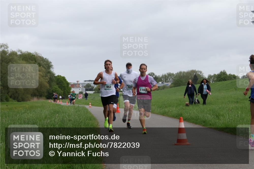 04.05.2025 - 8. Wedeler Halbmarathon Yannick Fuchs http://msf.ph/oto/7822039 04.05.2025 11:10:24 Laufen 952, 630, 1193 meine-sportfotos.de
