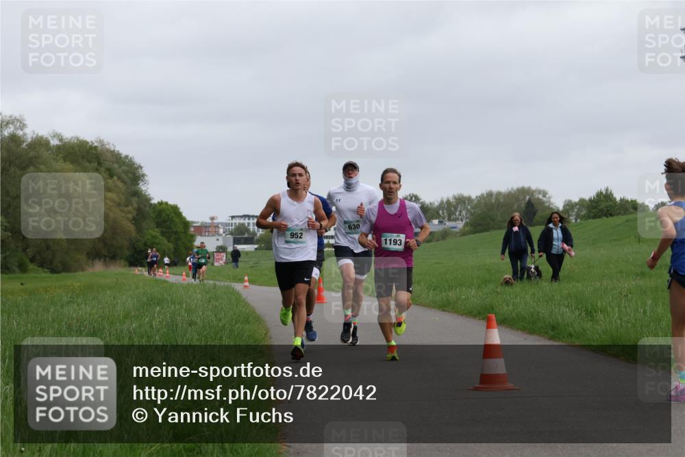 04.05.2025 - 8. Wedeler Halbmarathon Yannick Fuchs http://msf.ph/oto/7822042 04.05.2025 11:10:24 Laufen 952, 630, 1193 meine-sportfotos.de