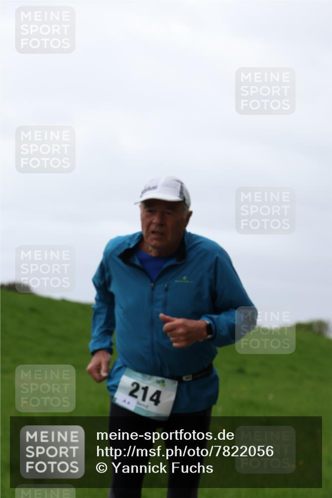04.05.2025 - 8. Wedeler Halbmarathon Yannick Fuchs http://msf.ph/oto/7822056 04.05.2025 12:11:02 Laufen 214 meine-sportfotos.de