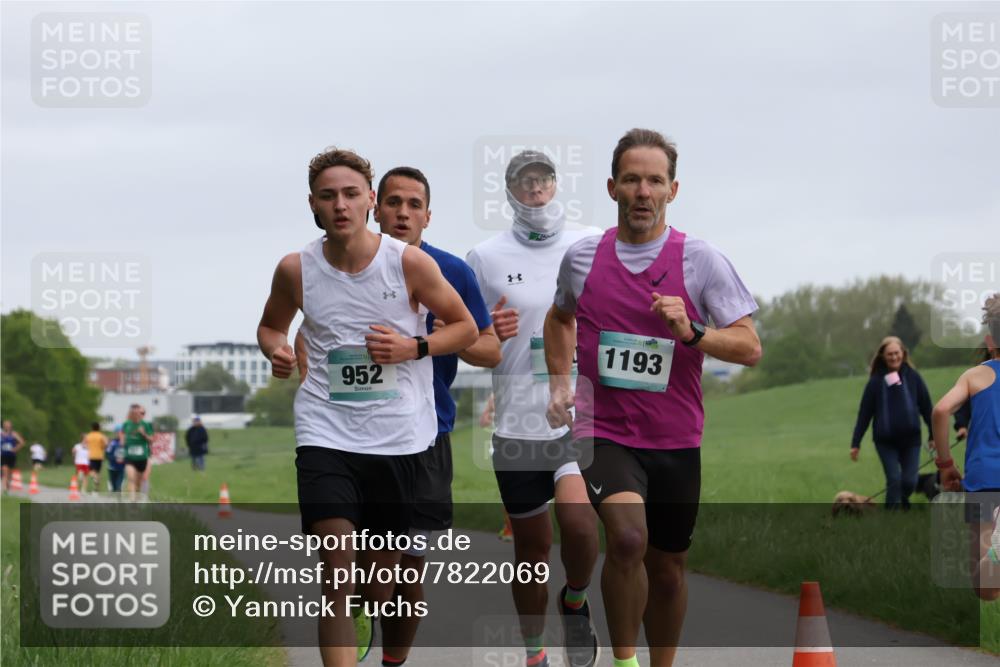 04.05.2025 - 8. Wedeler Halbmarathon Yannick Fuchs http://msf.ph/oto/7822069 04.05.2025 11:10:25 Laufen 952, 1193 meine-sportfotos.de