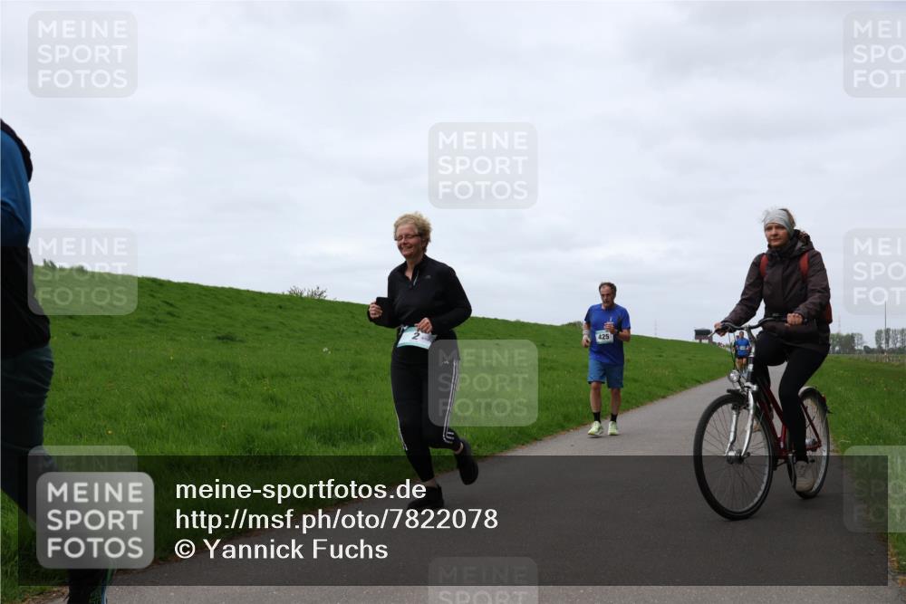 04.05.2025 - 8. Wedeler Halbmarathon Yannick Fuchs http://msf.ph/oto/7822078 04.05.2025 11:29:18 Laufen 425, 3 meine-sportfotos.de