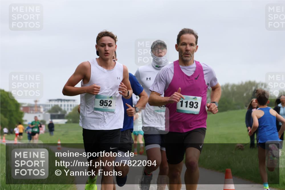 04.05.2025 - 8. Wedeler Halbmarathon Yannick Fuchs http://msf.ph/oto/7822094 04.05.2025 11:10:25 Laufen 8, 952, 1193 meine-sportfotos.de