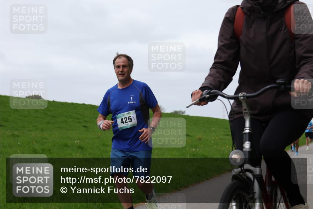 04.05.2025 - 8. Wedeler Halbmarathon Yannick Fuchs http://msf.ph/oto/7822097 04.05.2025 11:29:19 Laufen 425 meine-sportfotos.de