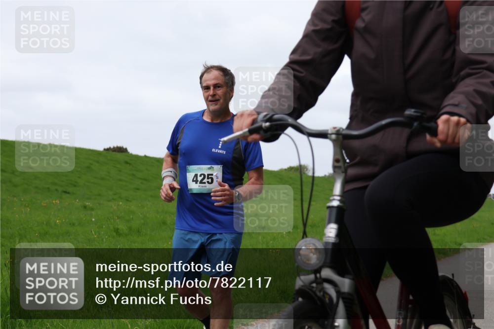 04.05.2025 - 8. Wedeler Halbmarathon Yannick Fuchs http://msf.ph/oto/7822117 04.05.2025 11:29:19 Laufen 425 meine-sportfotos.de