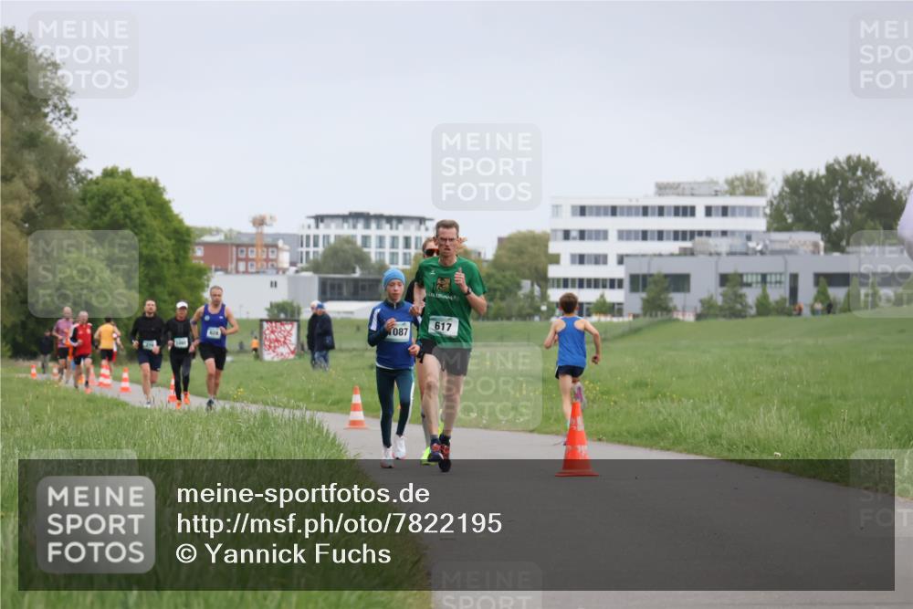 04.05.2025 - 8. Wedeler Halbmarathon Yannick Fuchs http://msf.ph/oto/7822195 04.05.2025 11:10:34 Laufen 617, 087 meine-sportfotos.de