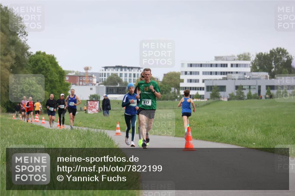 04.05.2025 - 8. Wedeler Halbmarathon Yannick Fuchs http://msf.ph/oto/7822199 04.05.2025 11:10:34 Laufen 087, 617 meine-sportfotos.de