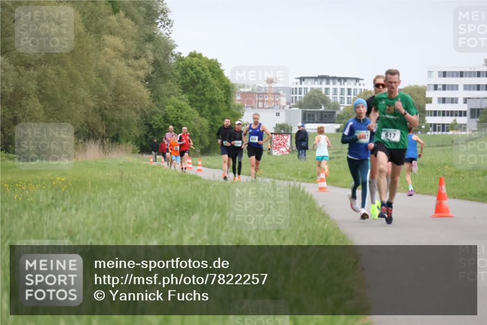 04.05.2025 - 8. Wedeler Halbmarathon Yannick Fuchs http://msf.ph/oto/7822257 04.05.2025 11:10:35 Laufen 1088, 628, 617 meine-sportfotos.de