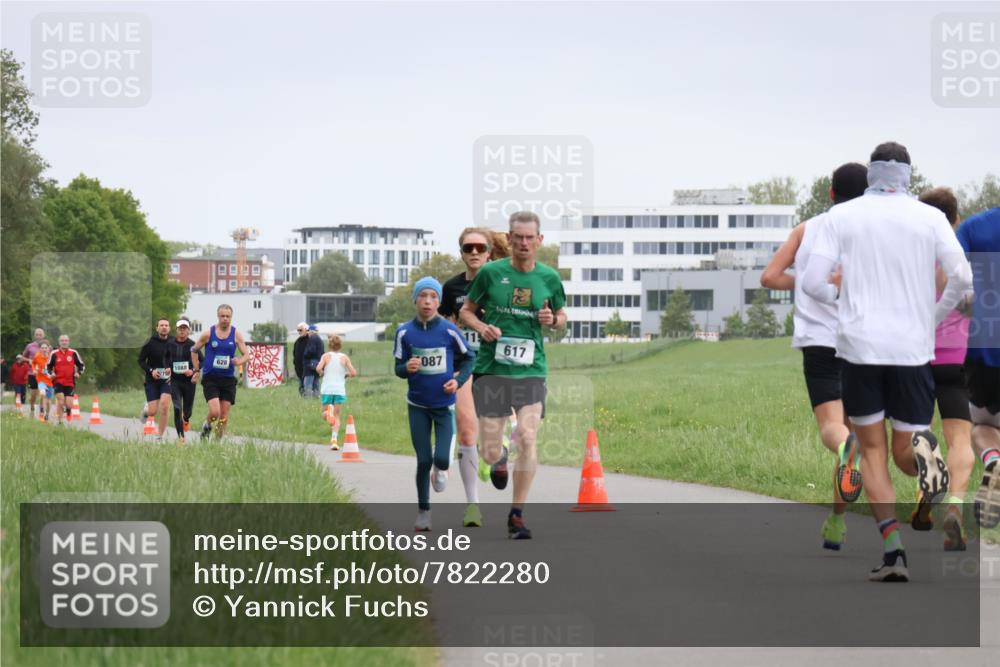 04.05.2025 - 8. Wedeler Halbmarathon Yannick Fuchs http://msf.ph/oto/7822280 04.05.2025 11:10:36 Laufen 628, 087, 617 meine-sportfotos.de