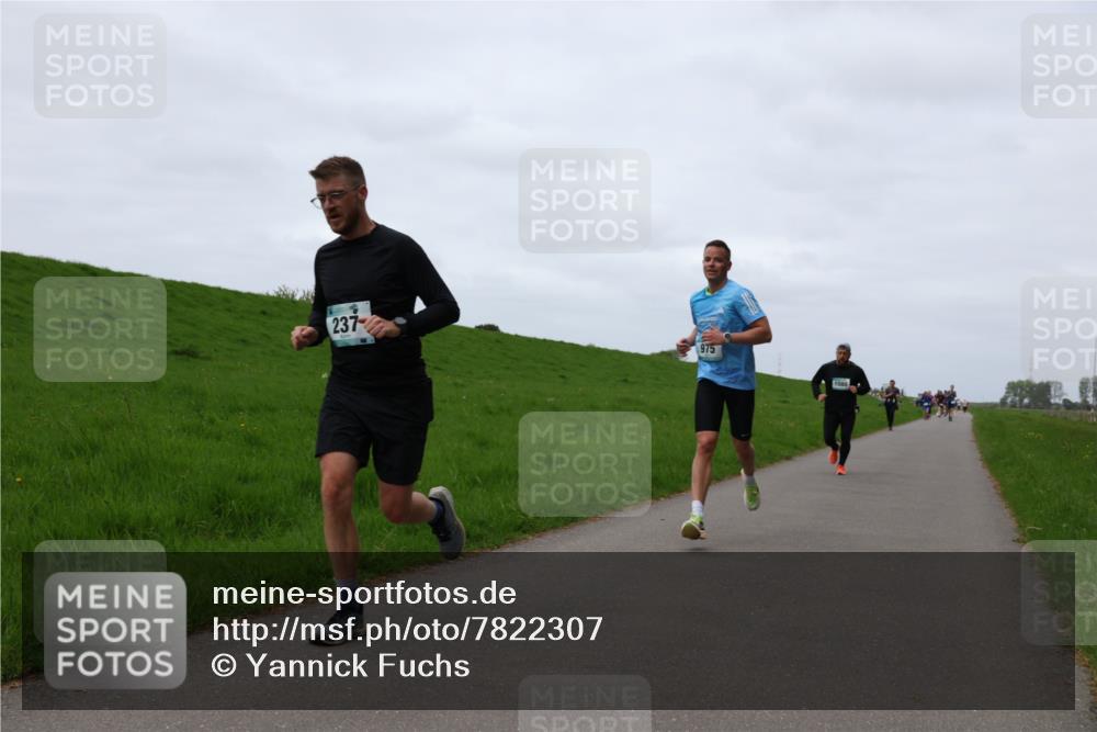 04.05.2025 - 8. Wedeler Halbmarathon Yannick Fuchs http://msf.ph/oto/7822307 04.05.2025 11:29:29 Laufen 237, 975 meine-sportfotos.de