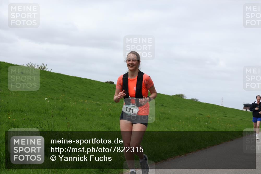 04.05.2025 - 8. Wedeler Halbmarathon Yannick Fuchs http://msf.ph/oto/7822315 04.05.2025 11:52:04 Laufen 171 meine-sportfotos.de
