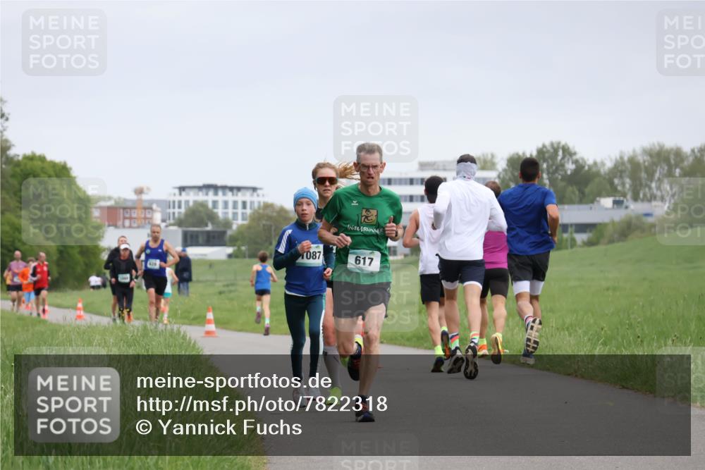 04.05.2025 - 8. Wedeler Halbmarathon Yannick Fuchs http://msf.ph/oto/7822318 04.05.2025 11:10:38 Laufen 087, 617 meine-sportfotos.de