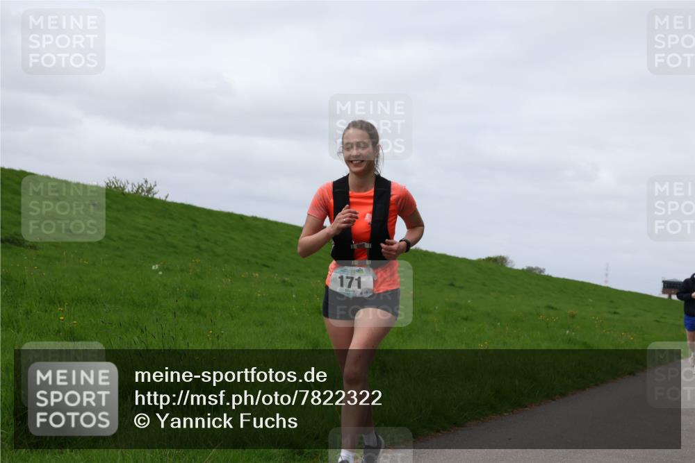04.05.2025 - 8. Wedeler Halbmarathon Yannick Fuchs http://msf.ph/oto/7822322 04.05.2025 11:52:05 Laufen 171 meine-sportfotos.de