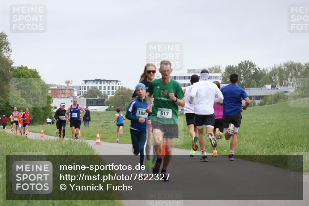 04.05.2025 - 8. Wedeler Halbmarathon Yannick Fuchs http://msf.ph/oto/7822327 04.05.2025 11:10:38 Laufen 628, 1087, 617 meine-sportfotos.de