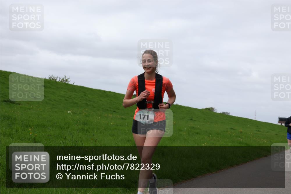 04.05.2025 - 8. Wedeler Halbmarathon Yannick Fuchs http://msf.ph/oto/7822329 04.05.2025 11:52:05 Laufen 171 meine-sportfotos.de