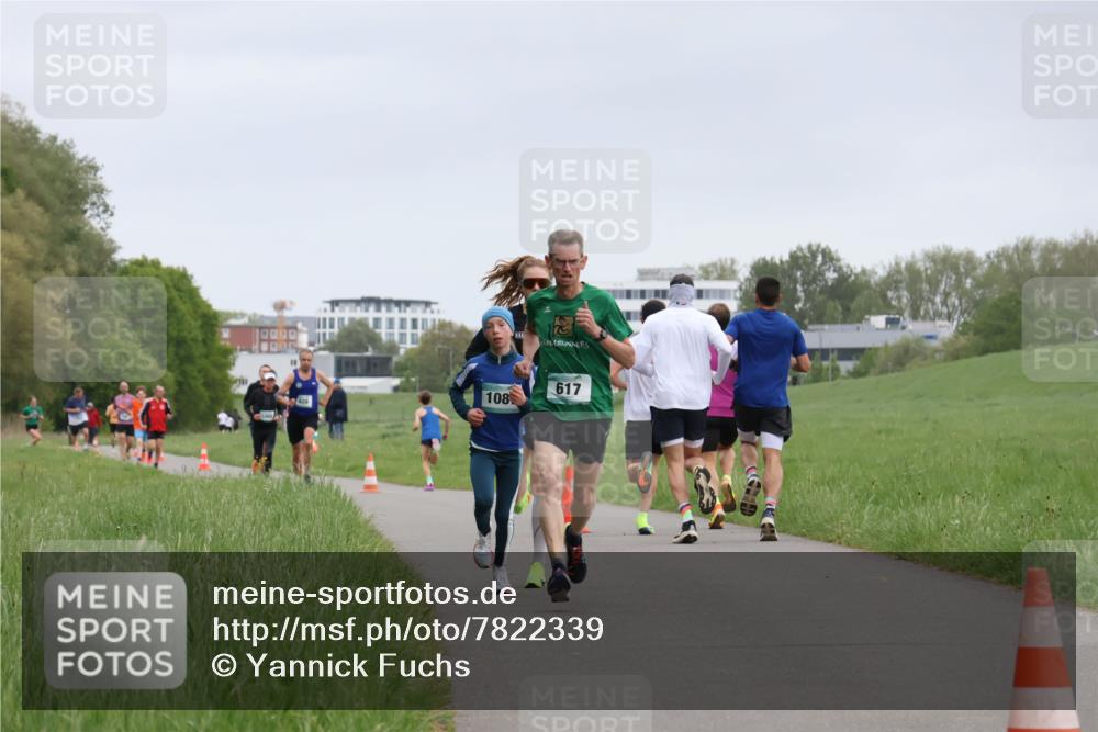 04.05.2025 - 8. Wedeler Halbmarathon Yannick Fuchs http://msf.ph/oto/7822339 04.05.2025 11:10:38 Laufen 108, 617 meine-sportfotos.de