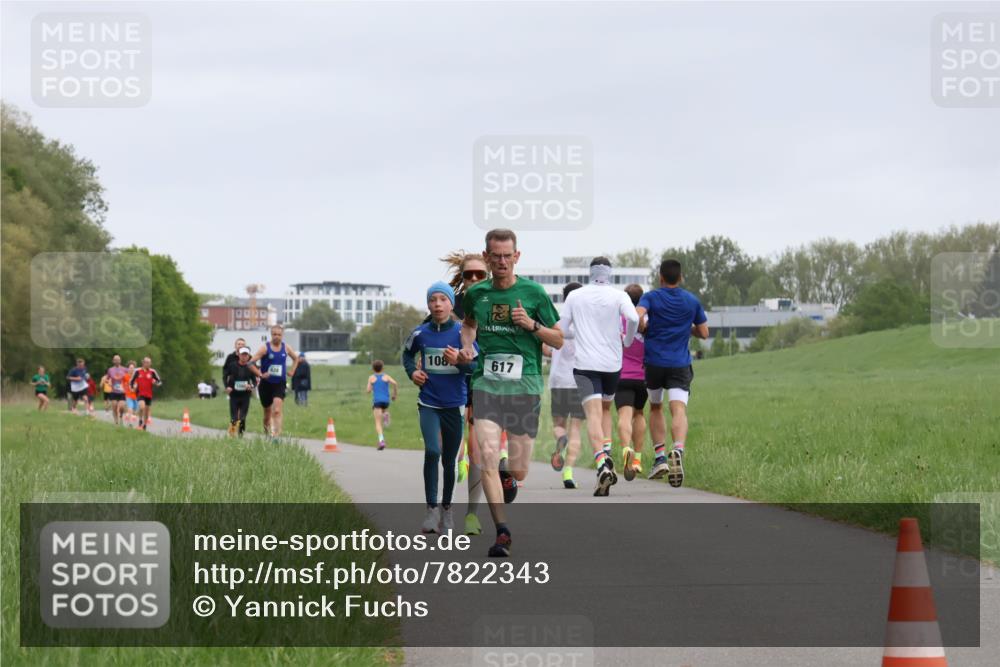 04.05.2025 - 8. Wedeler Halbmarathon Yannick Fuchs http://msf.ph/oto/7822343 04.05.2025 11:10:38 Laufen 108, 617 meine-sportfotos.de