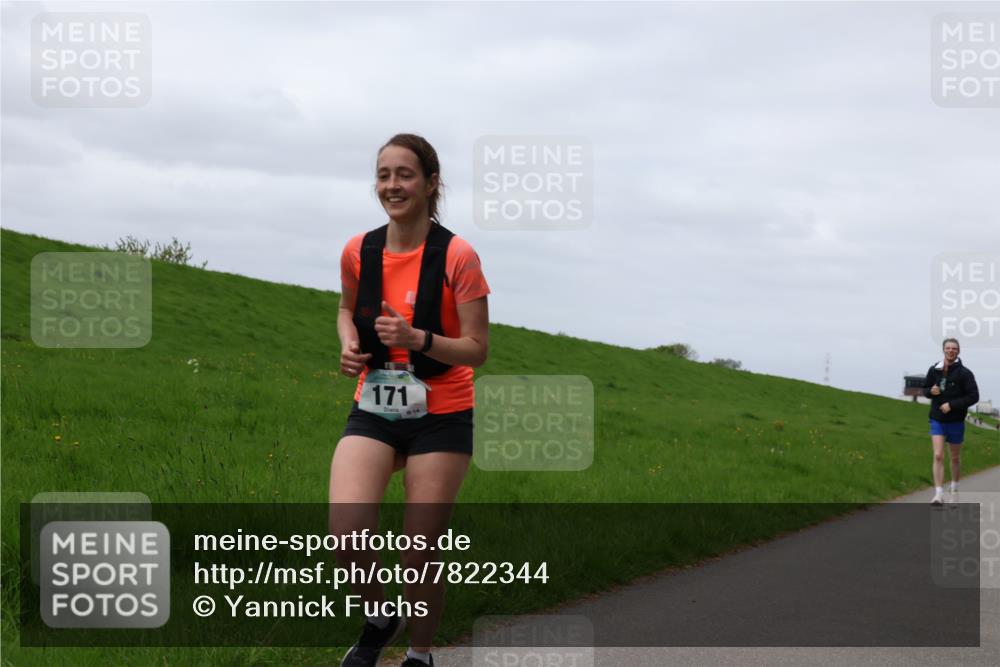 04.05.2025 - 8. Wedeler Halbmarathon Yannick Fuchs http://msf.ph/oto/7822344 04.05.2025 11:52:05 Laufen 171 meine-sportfotos.de