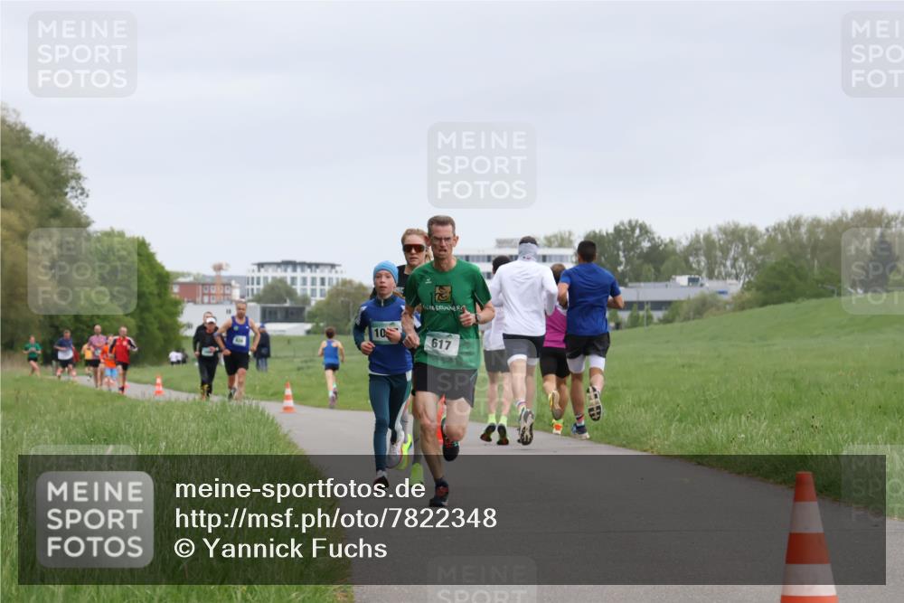 04.05.2025 - 8. Wedeler Halbmarathon Yannick Fuchs http://msf.ph/oto/7822348 04.05.2025 11:10:38 Laufen 10, 617 meine-sportfotos.de