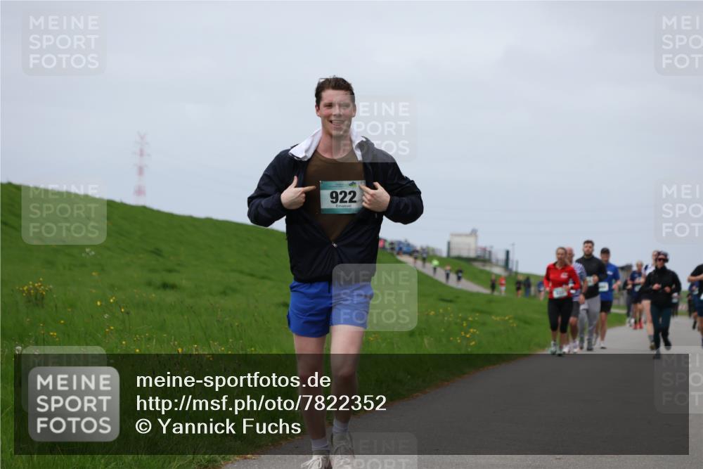 04.05.2025 - 8. Wedeler Halbmarathon Yannick Fuchs http://msf.ph/oto/7822352 04.05.2025 11:52:06 Laufen 922 meine-sportfotos.de