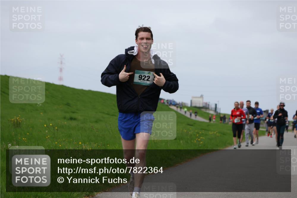 04.05.2025 - 8. Wedeler Halbmarathon Yannick Fuchs http://msf.ph/oto/7822364 04.05.2025 11:52:06 Laufen 922 meine-sportfotos.de