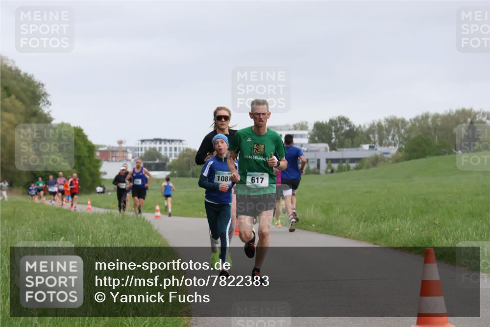 04.05.2025 - 8. Wedeler Halbmarathon Yannick Fuchs http://msf.ph/oto/7822383 04.05.2025 11:10:39 Laufen 108, 617 meine-sportfotos.de