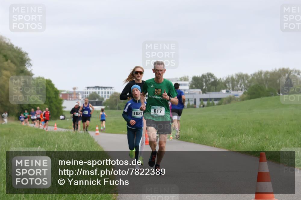 04.05.2025 - 8. Wedeler Halbmarathon Yannick Fuchs http://msf.ph/oto/7822389 04.05.2025 11:10:39 Laufen 1087, 617 meine-sportfotos.de