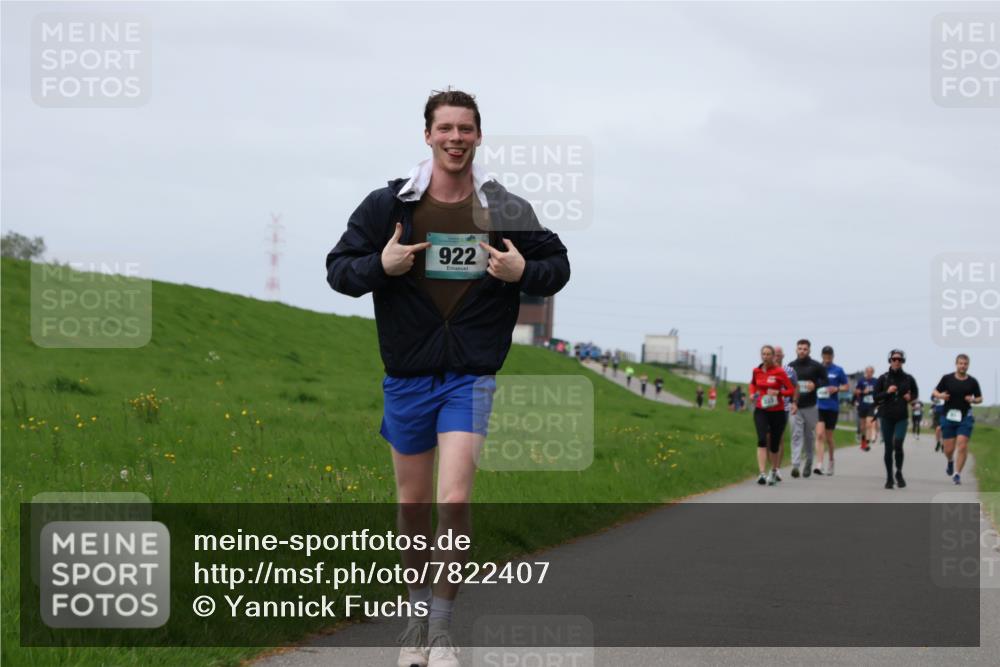 04.05.2025 - 8. Wedeler Halbmarathon Yannick Fuchs http://msf.ph/oto/7822407 04.05.2025 11:52:07 Laufen 922 meine-sportfotos.de